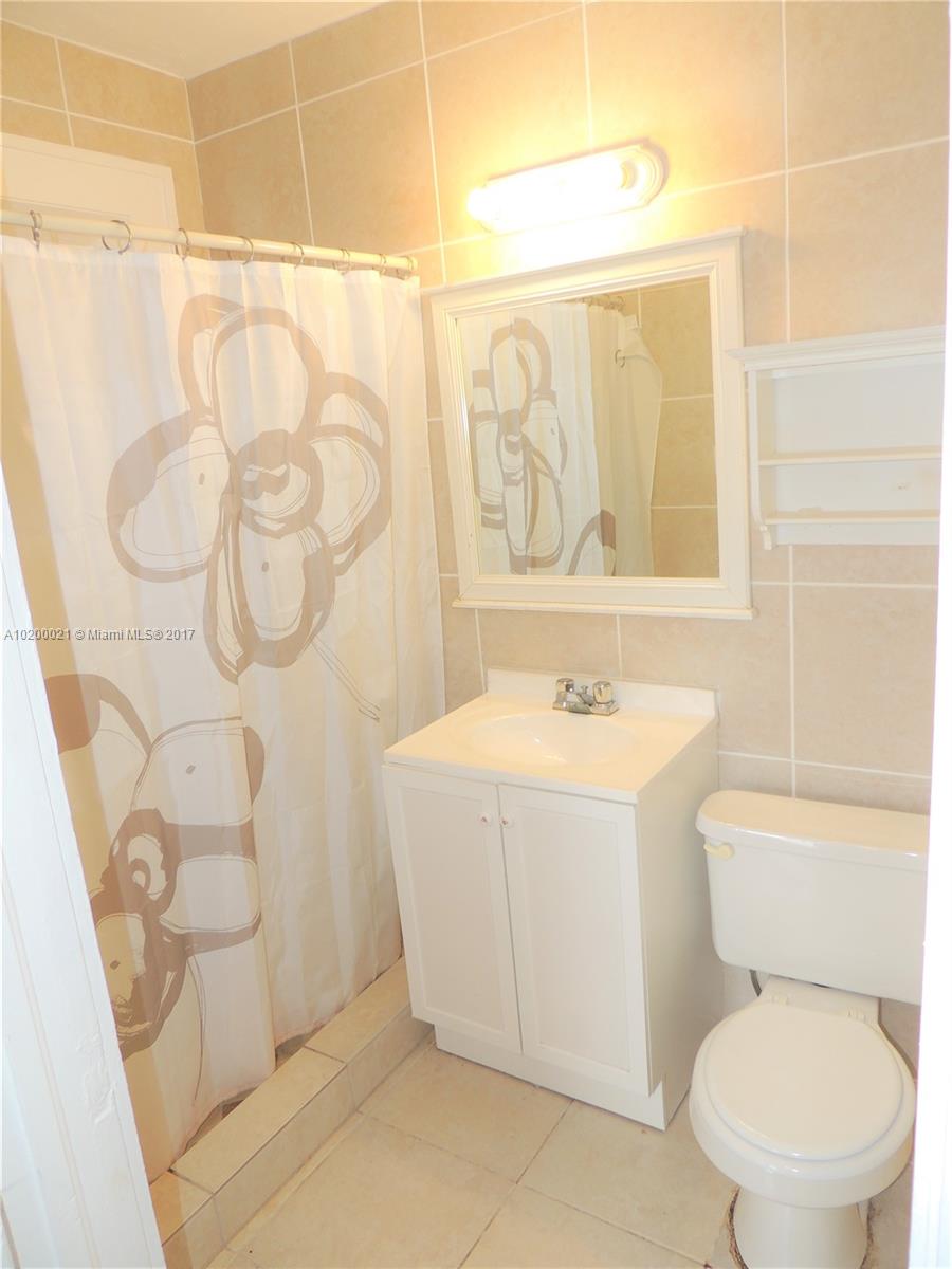 Hollywood 1-21 B - Residential Lease