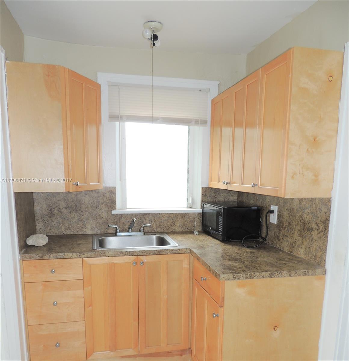 Hollywood 1-21 B - Residential Lease