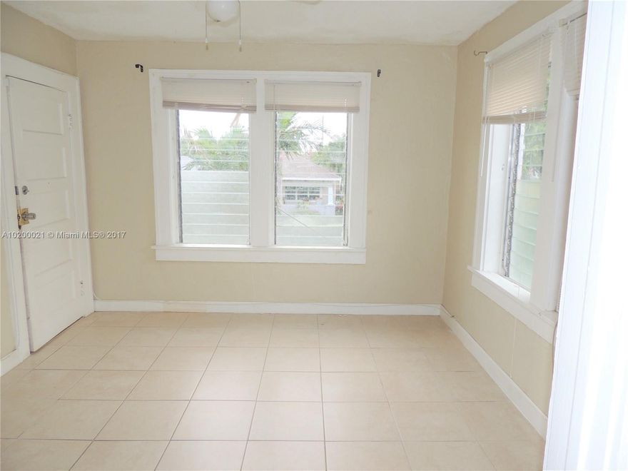 If you want to live close to the beach, shopping, entertainment, young circle, great parks and schools. This is the space for you!! Centrally located, second story 1/1 allows pets with a $350 non-refundable pet deposit. Walk-in closet. Water included. Lots of light and has great ENERGY ENERGY ENERGY. No evictions. Flexible on the other criteria as long as you have stable income. Live here... like literally LIVE here and have a great 2017!

Unit currently under renovation. Walls to be plastered & paint