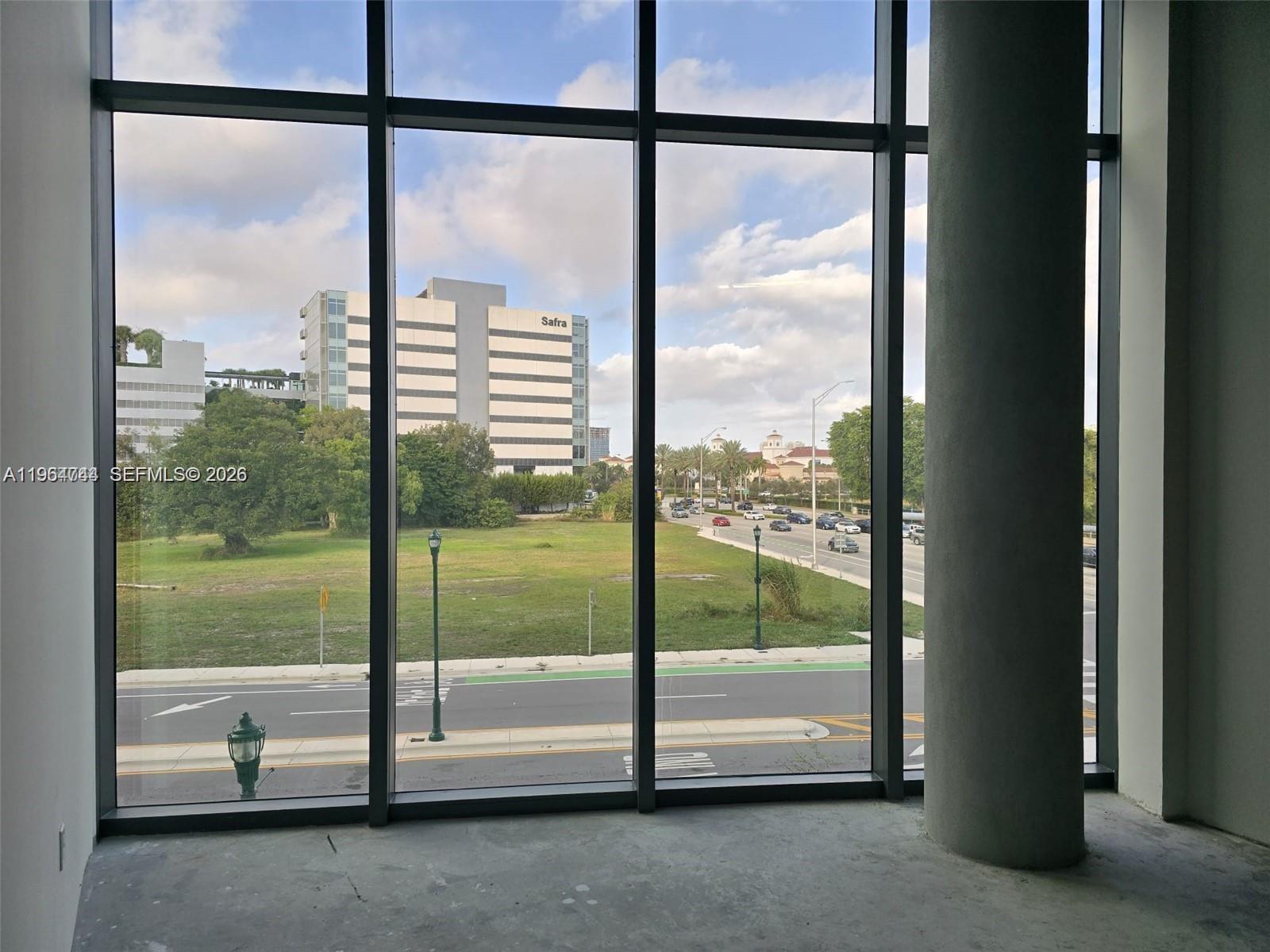 21290 Biscayne Blvd 204