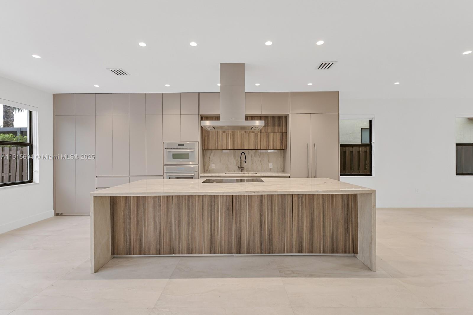 GRAND BAY NORTH - Residential Lease