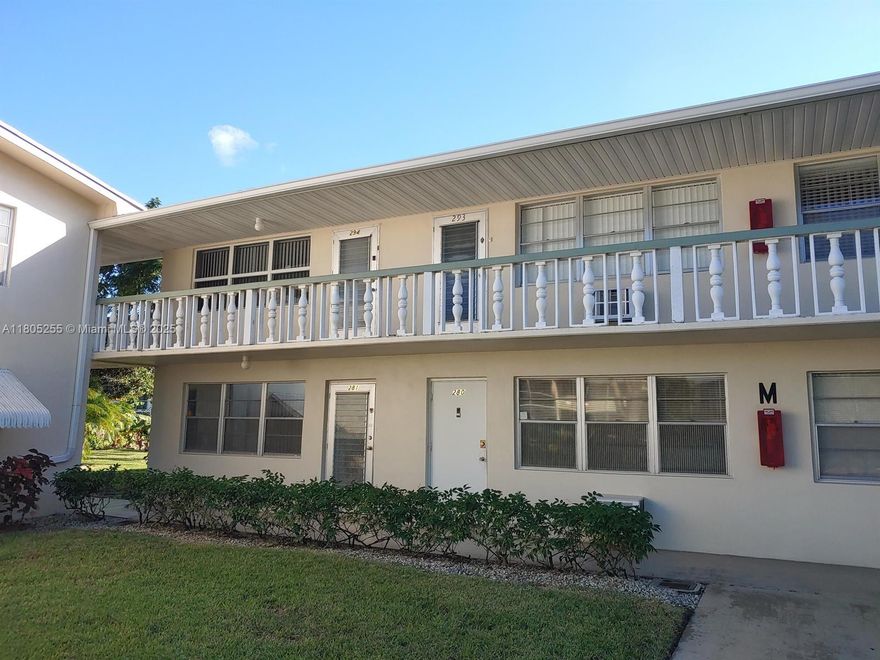 1 BEDROOM 1.5 BATH CORNER UNIT LOCATED IN THE HEART OF WEST PALM BEACH.  NEW HOT WATER HEATER, TILE THROUGHOUT, FRONT WINDOW IS HURRICANE IMPACT AND SHUTTERS FOR OTHER WINDOWS. GREAT COMPLEX WITH TONS OF AMENITIES- HEATED POOLS, SHOWS, MOVIES, TENNIS COURTS, FITNESS CENTER, SHUTTLE BUSES.
