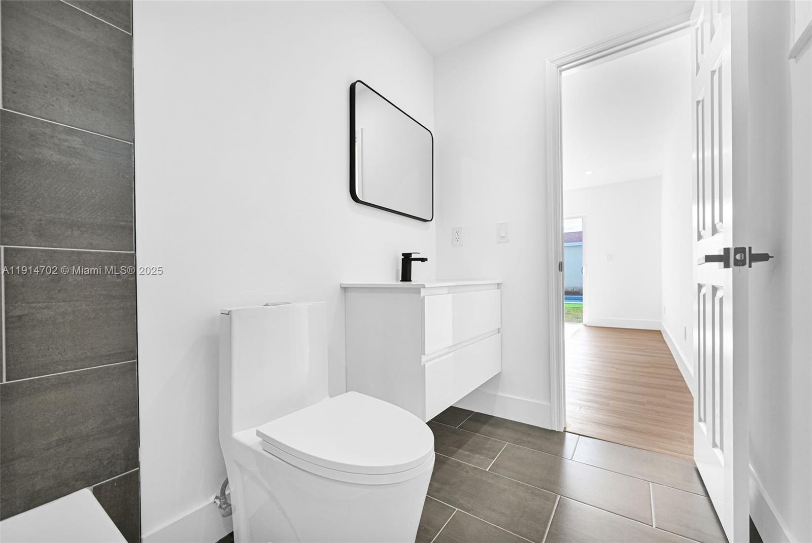 SOUTH MIAMI LAKES - Residential