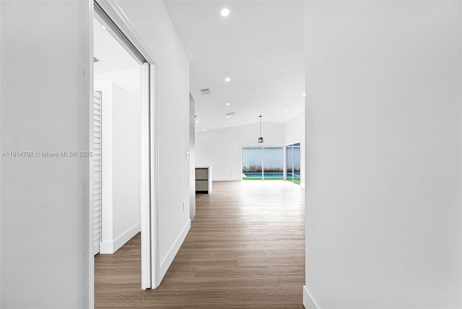 SOUTH MIAMI LAKES - Residential