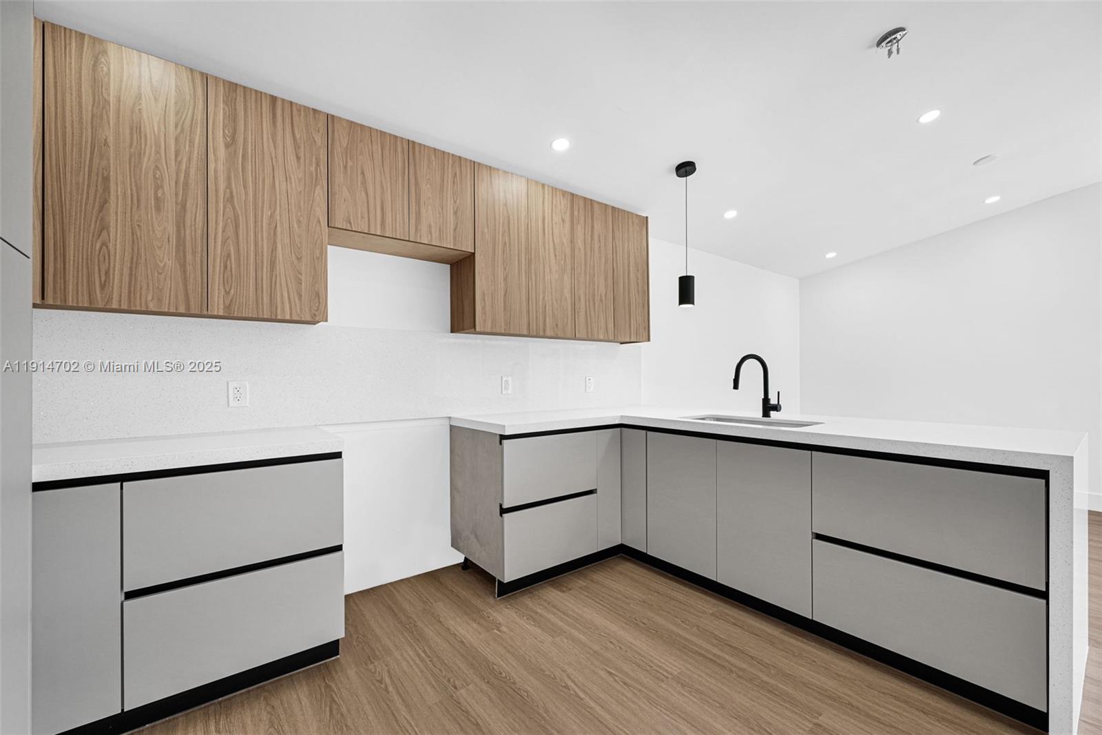 SOUTH MIAMI LAKES - Residential