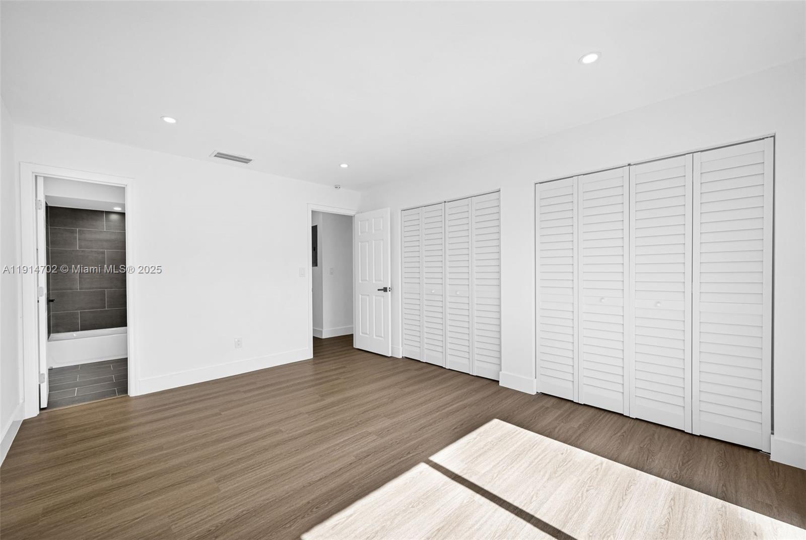 SOUTH MIAMI LAKES - Residential