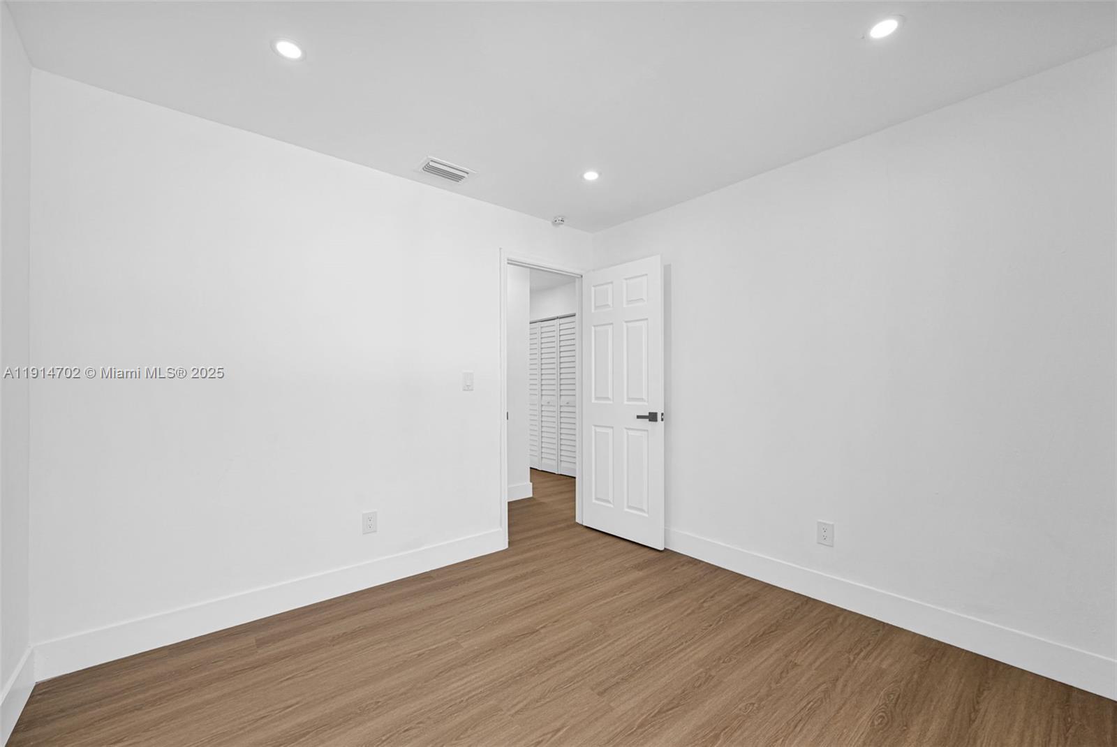 SOUTH MIAMI LAKES - Residential