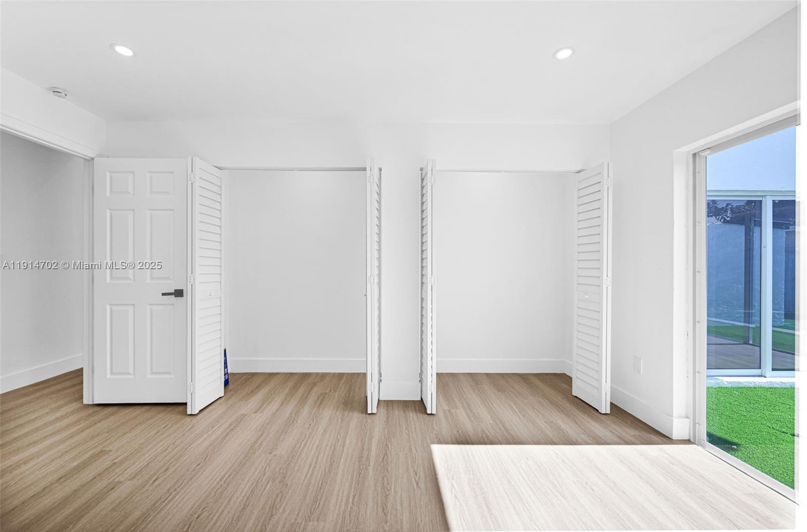 SOUTH MIAMI LAKES - Residential