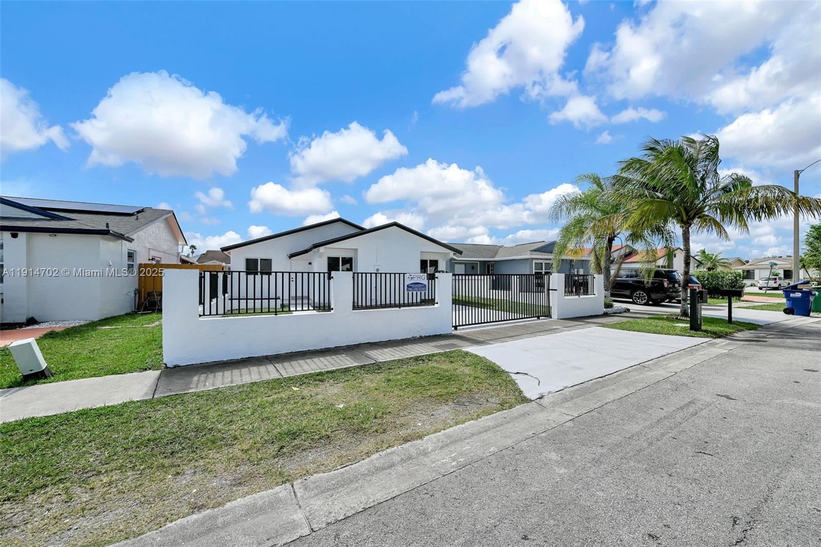 SOUTH MIAMI LAKES - Residential