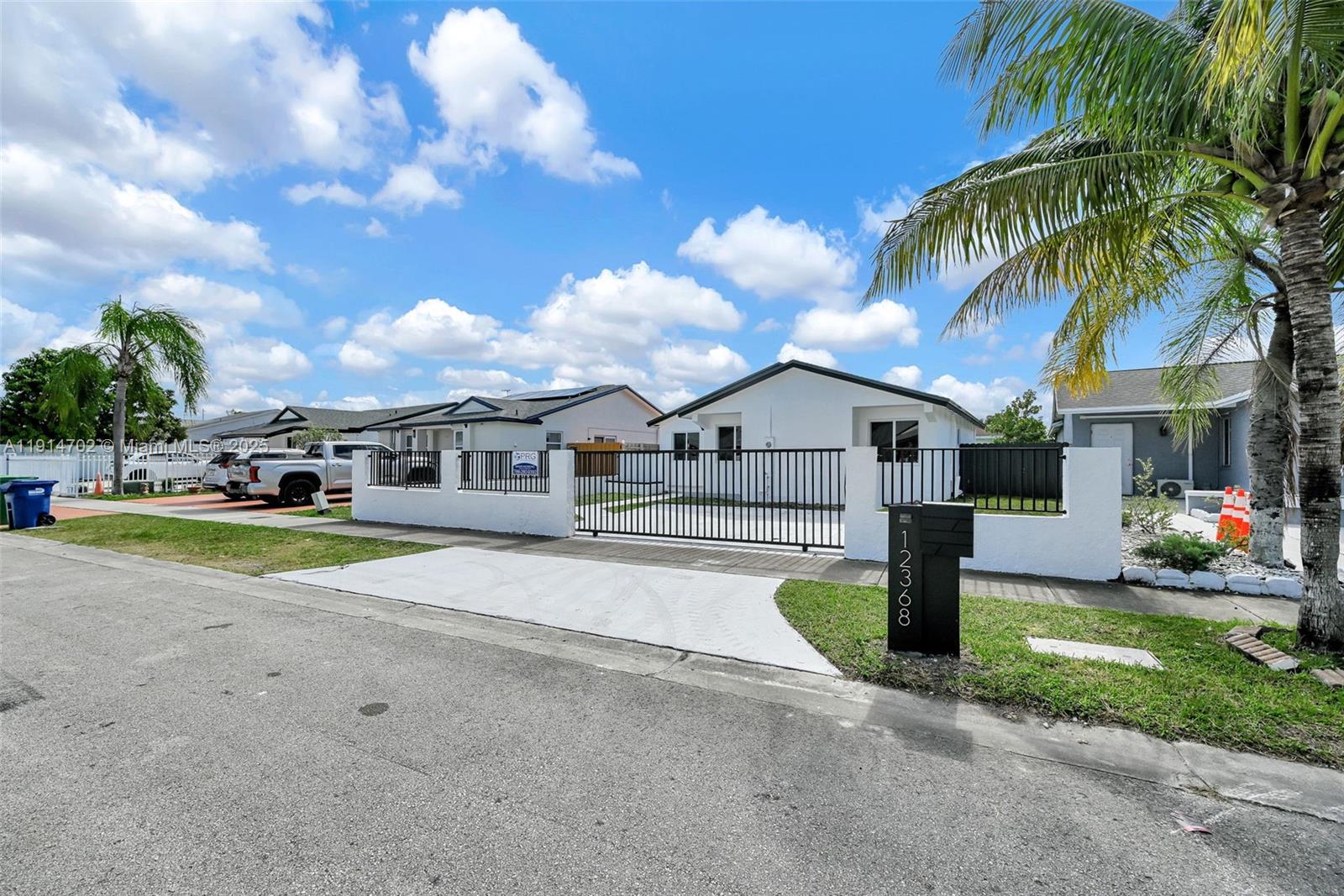 SOUTH MIAMI LAKES - Residential