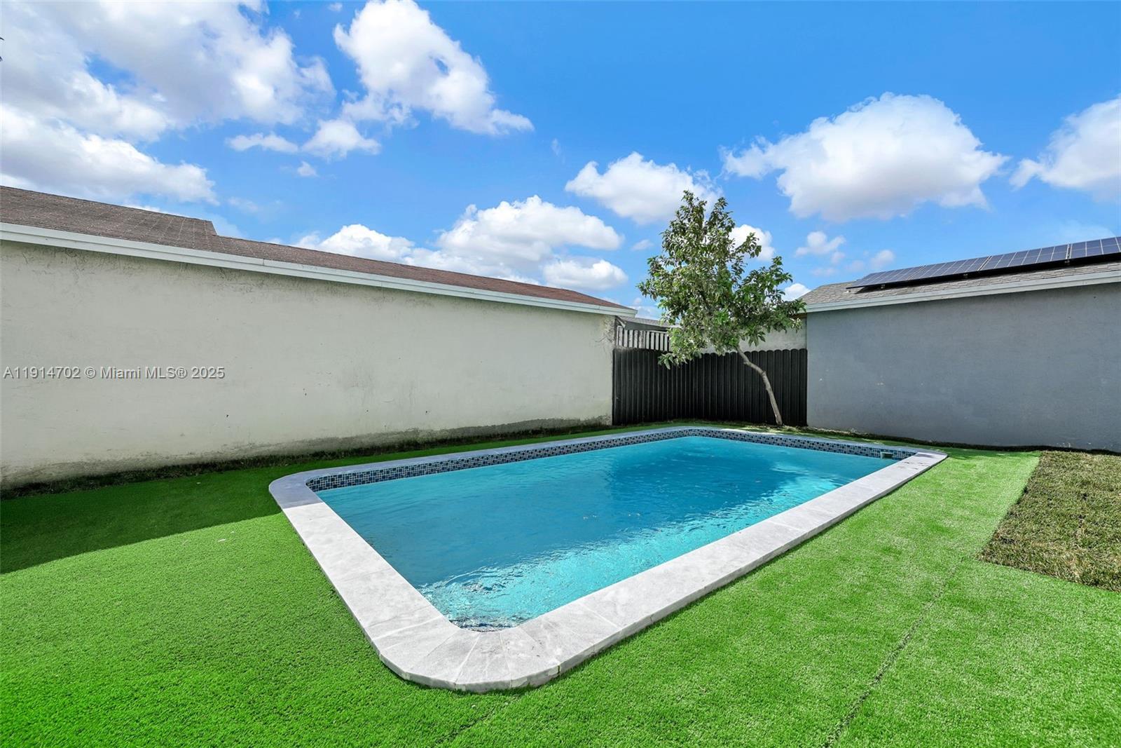 SOUTH MIAMI LAKES - Residential