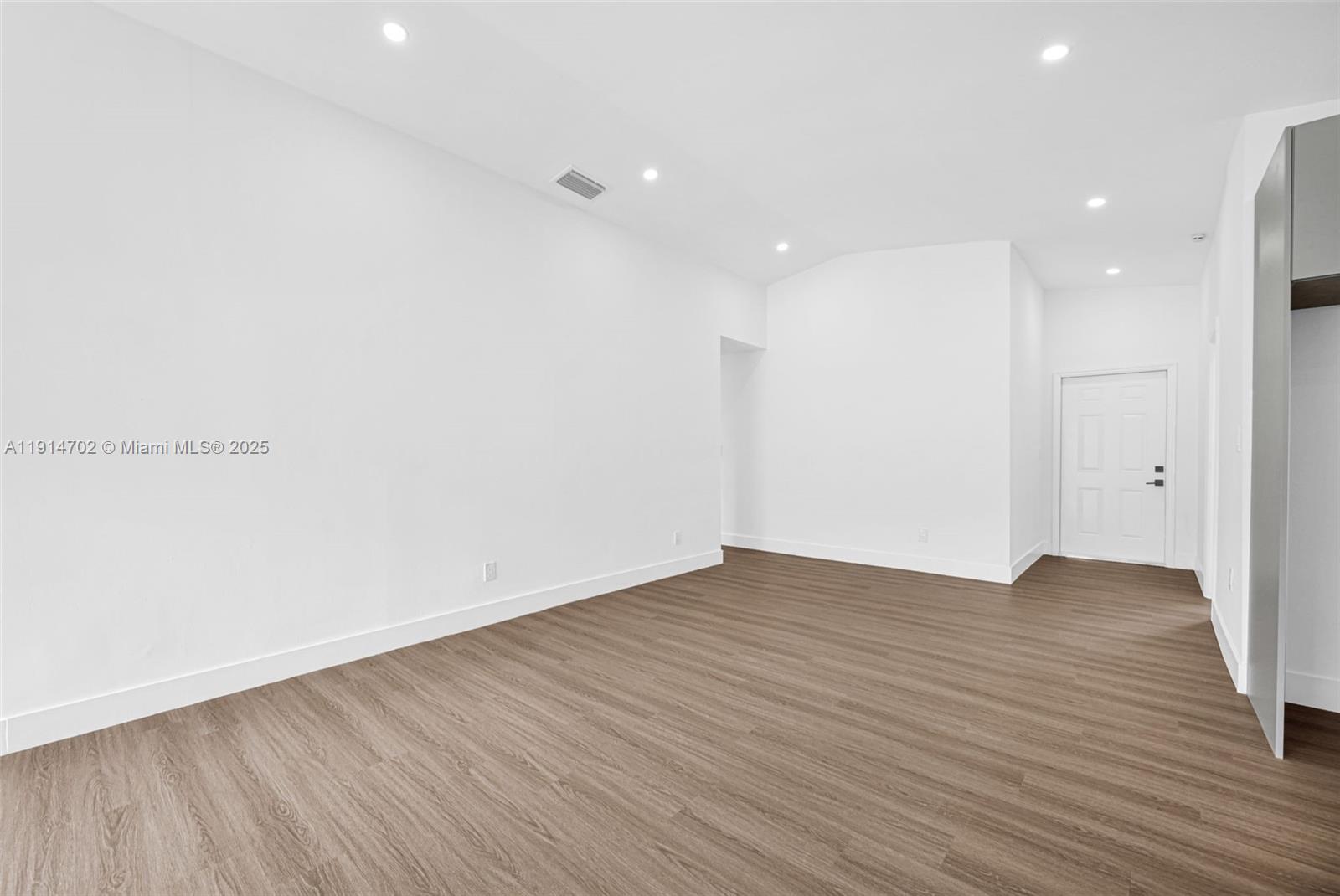 SOUTH MIAMI LAKES - Residential