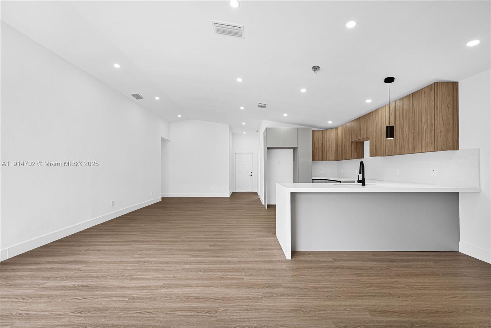 SOUTH MIAMI LAKES - Residential