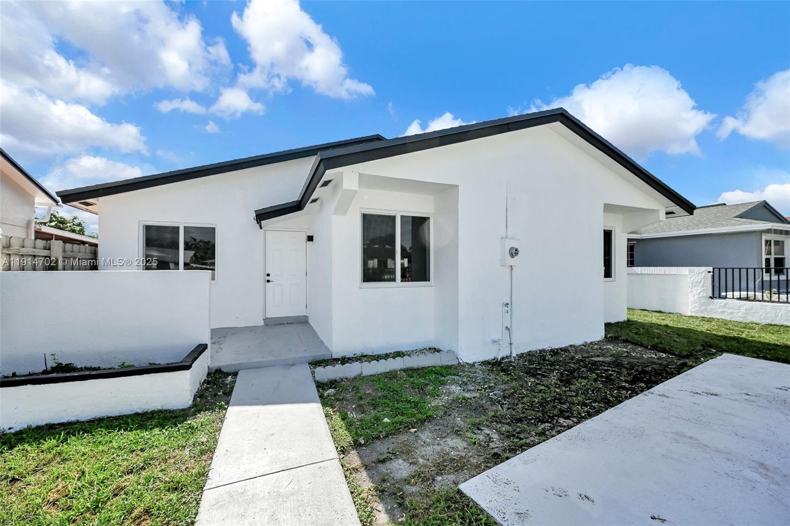 SOUTH MIAMI LAKES - Residential