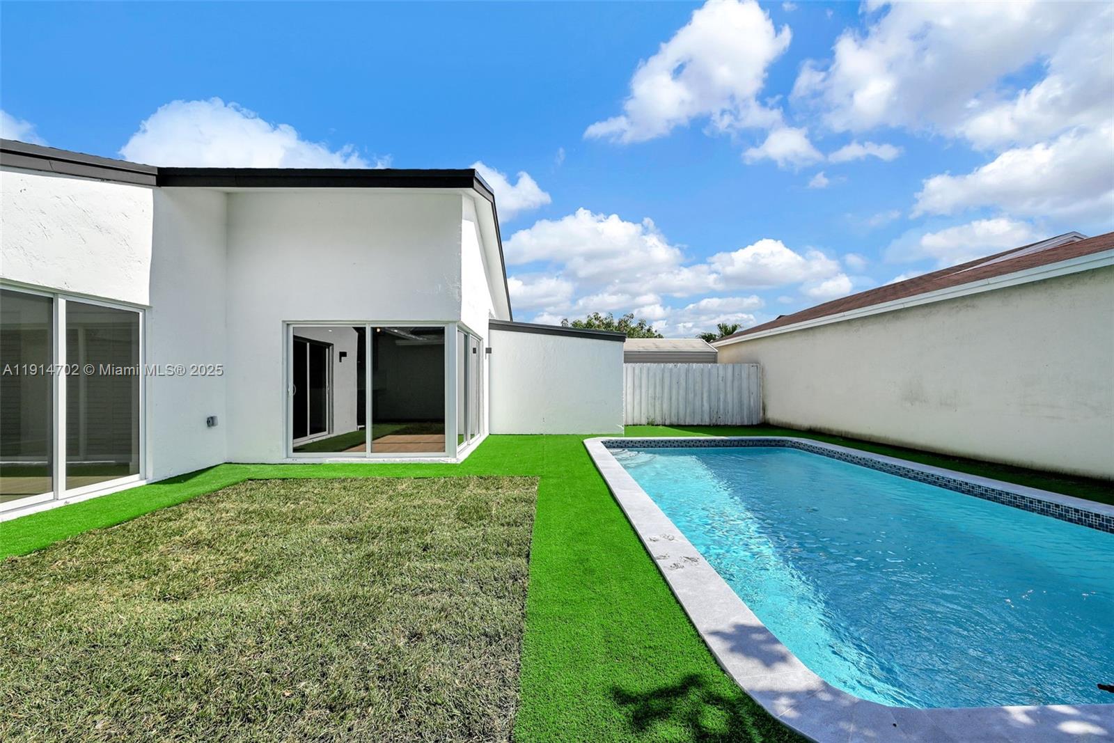 SOUTH MIAMI LAKES - Residential