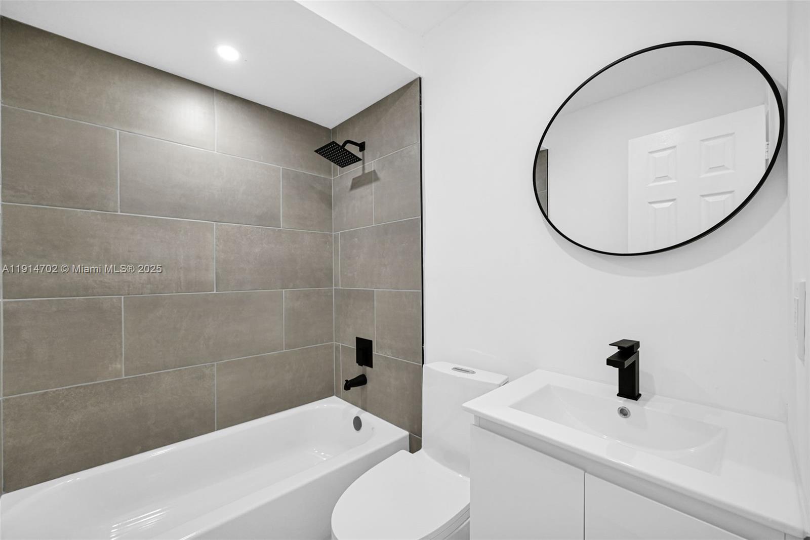 SOUTH MIAMI LAKES - Residential