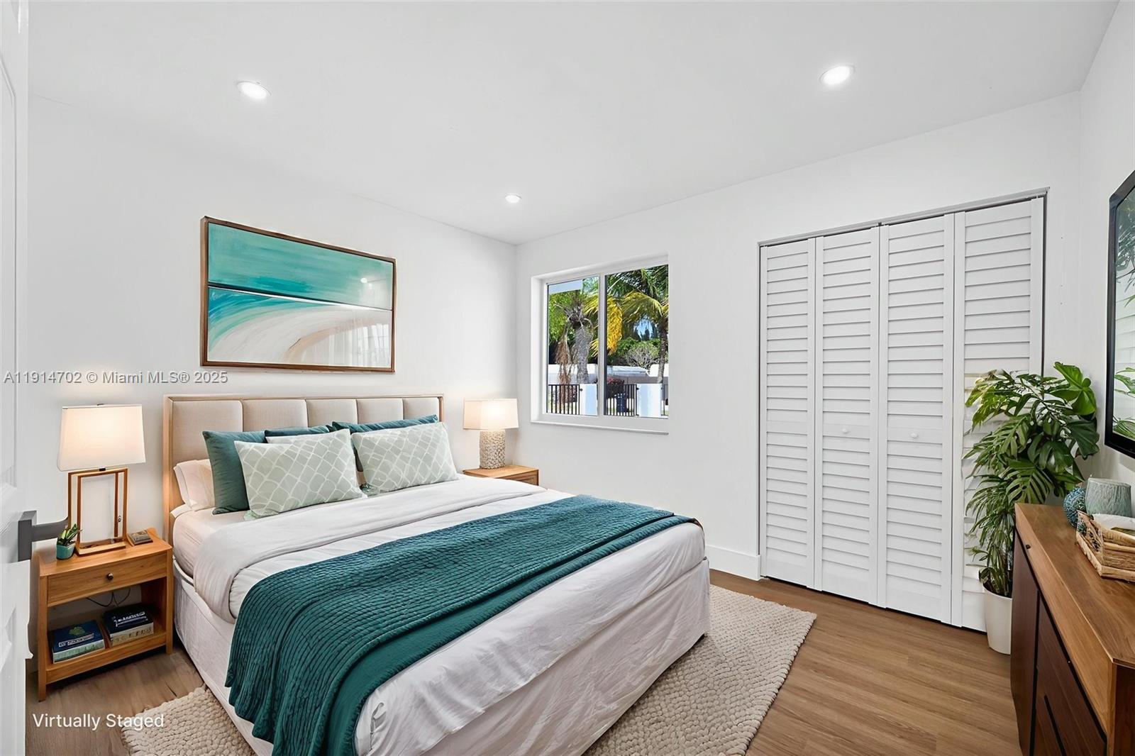 SOUTH MIAMI LAKES - Residential