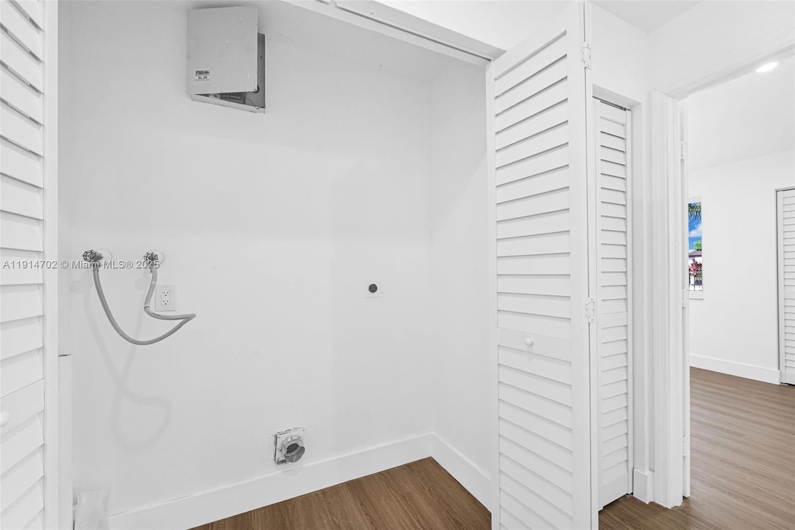 SOUTH MIAMI LAKES - Residential