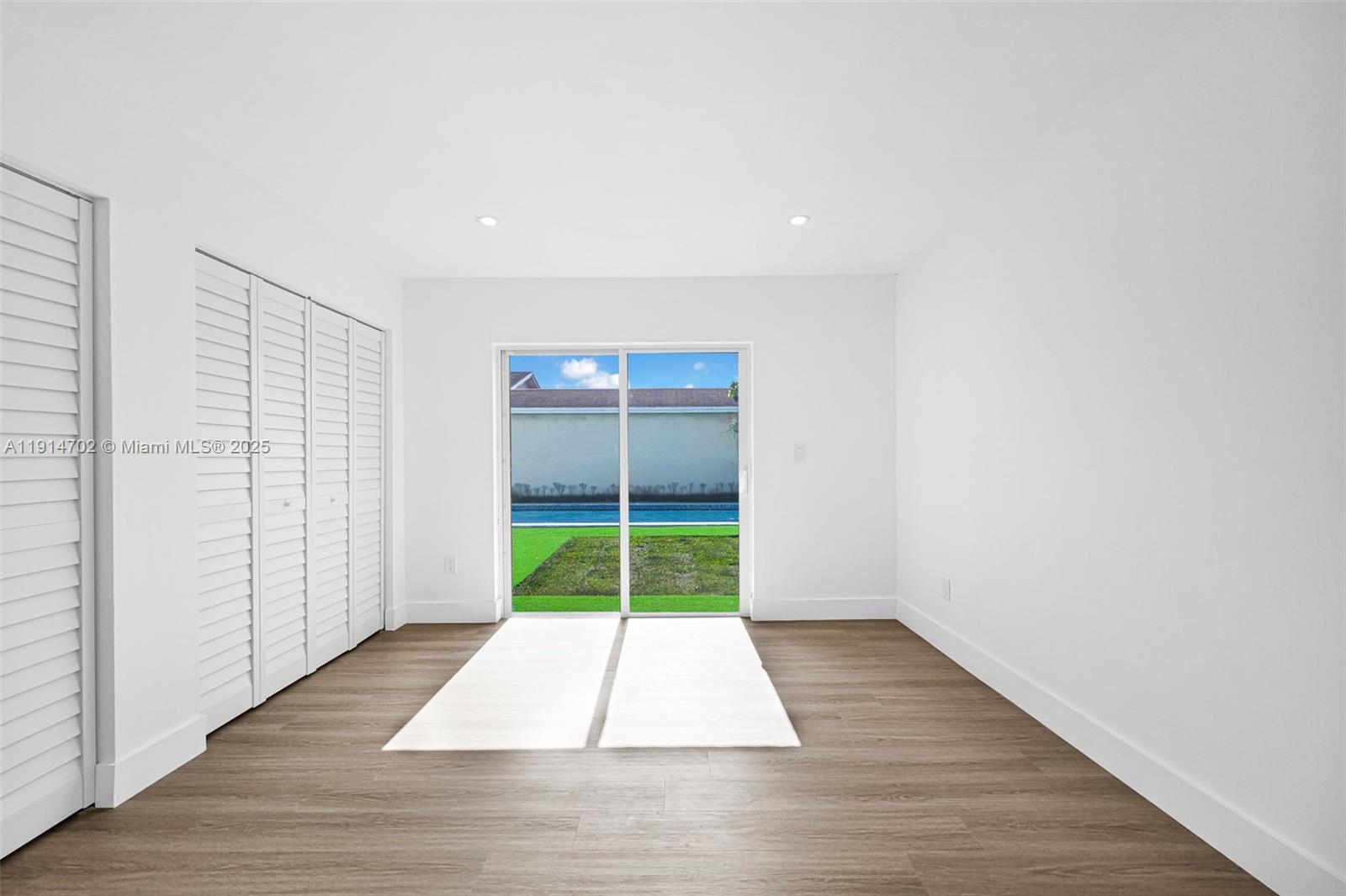 SOUTH MIAMI LAKES - Residential