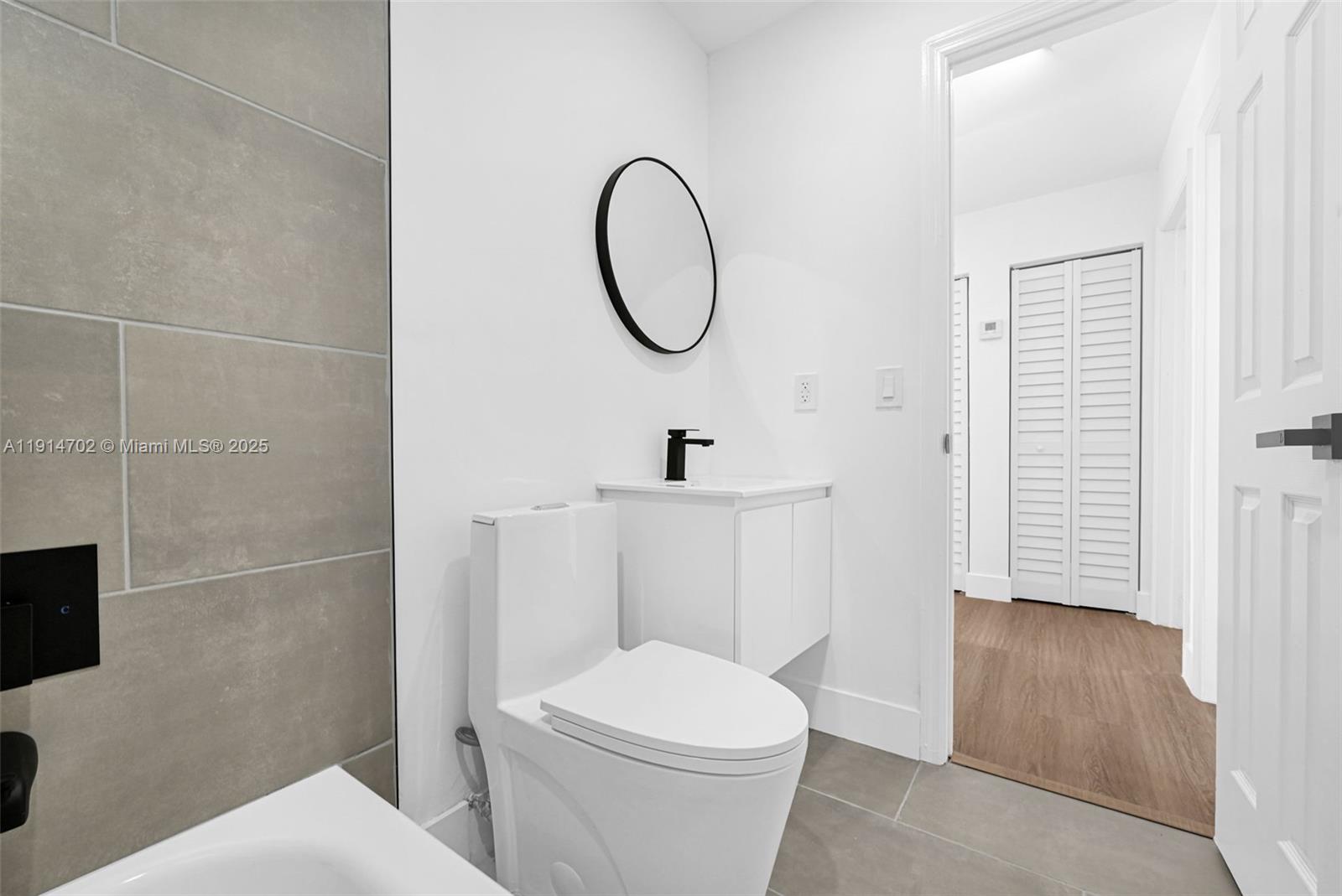 SOUTH MIAMI LAKES - Residential