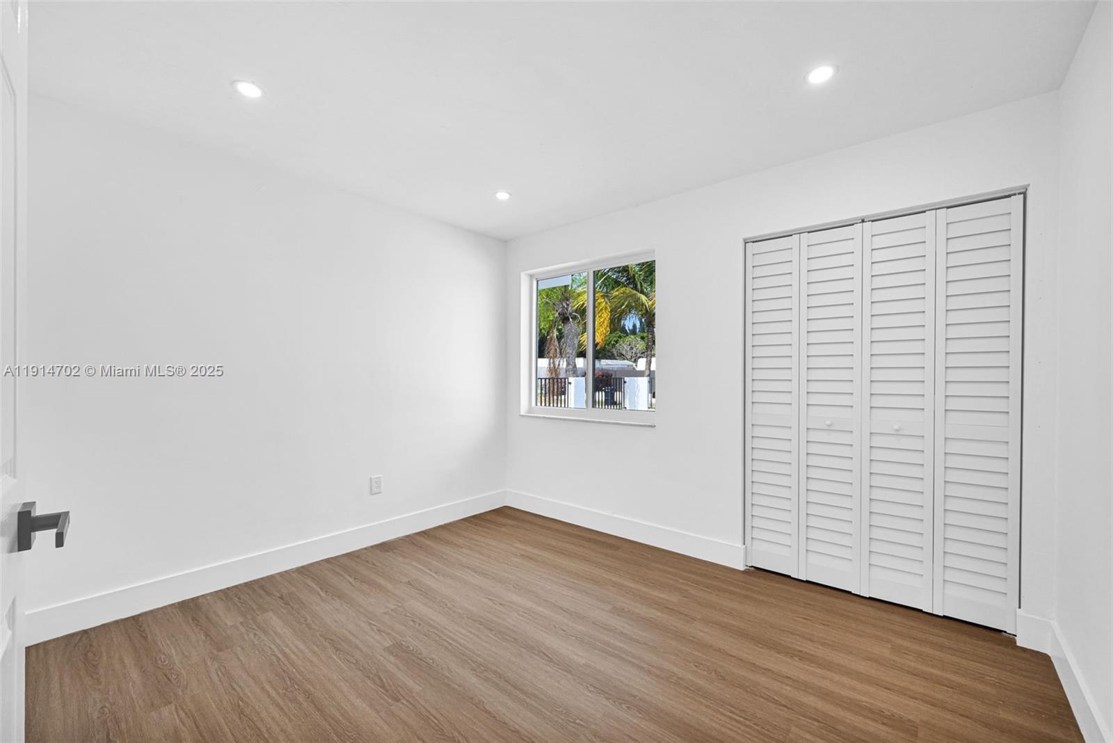 SOUTH MIAMI LAKES - Residential