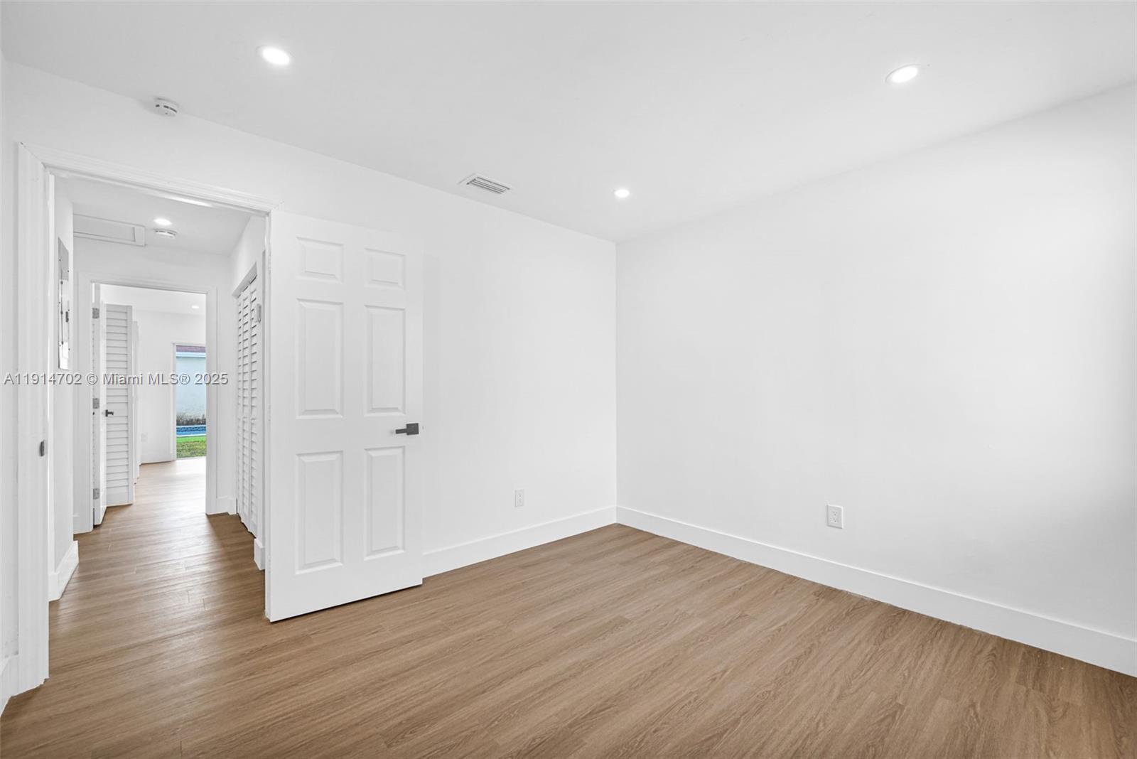 SOUTH MIAMI LAKES - Residential