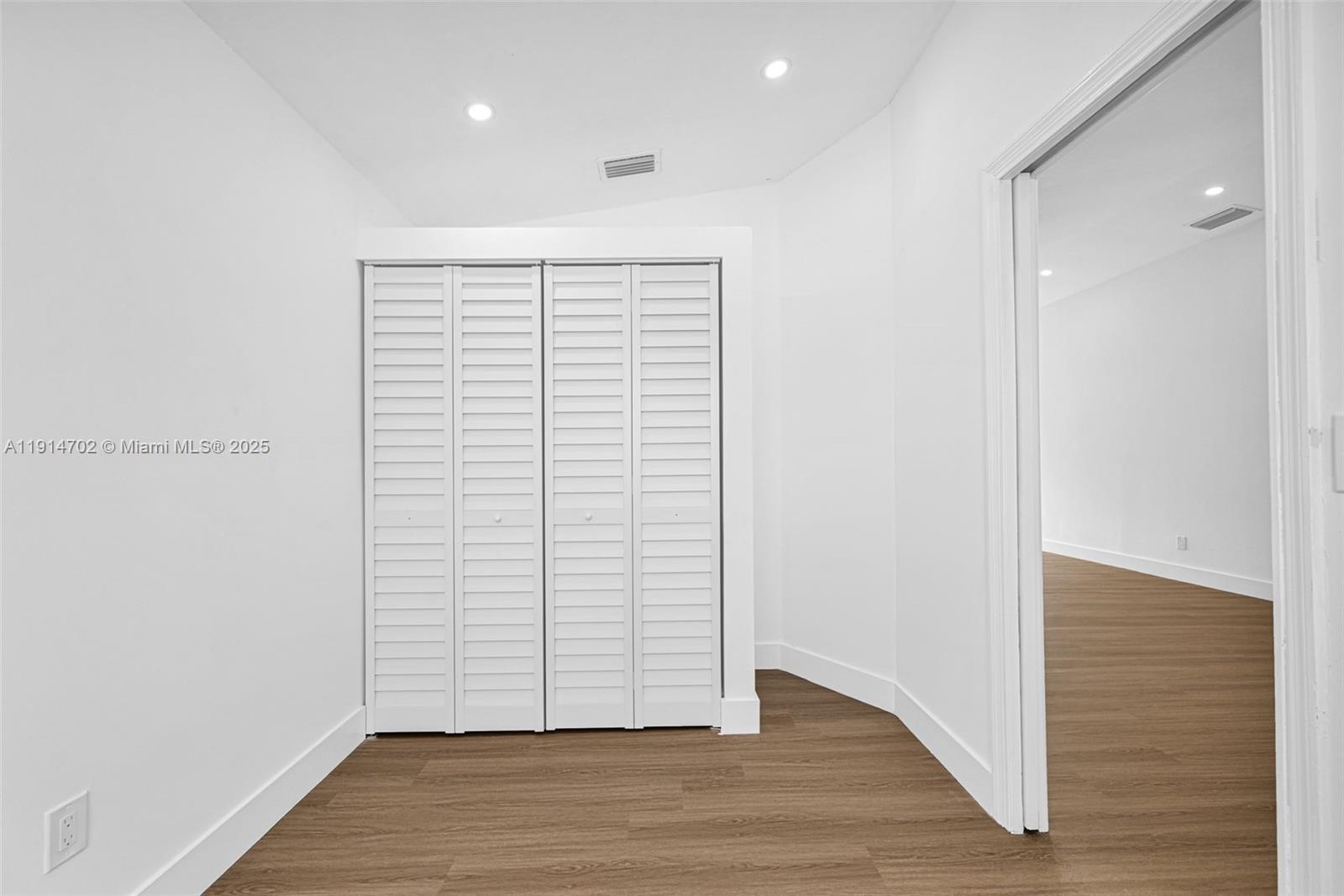 SOUTH MIAMI LAKES - Residential