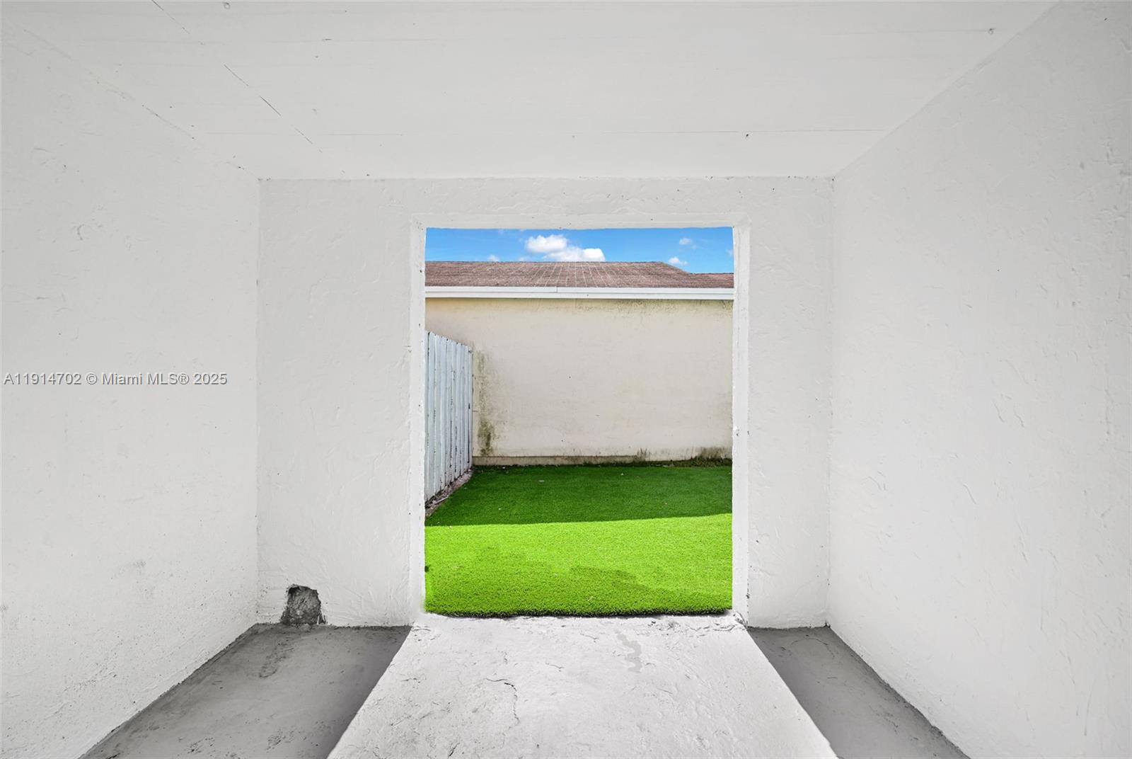 SOUTH MIAMI LAKES - Residential