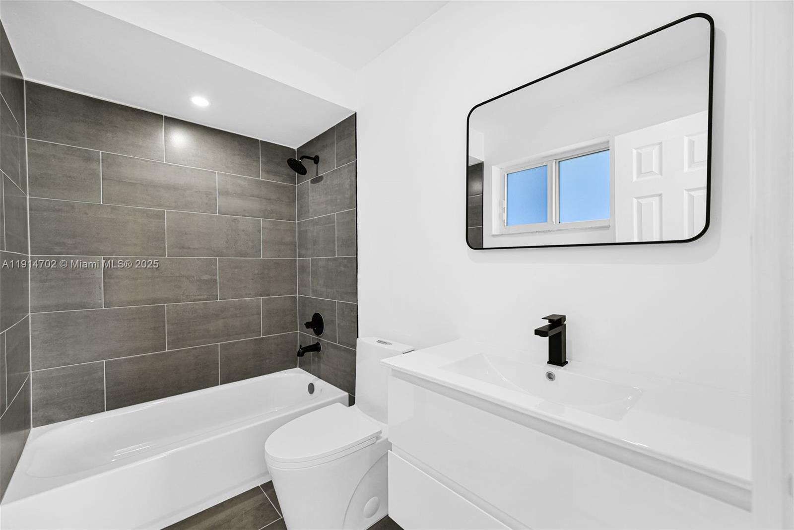 SOUTH MIAMI LAKES - Residential