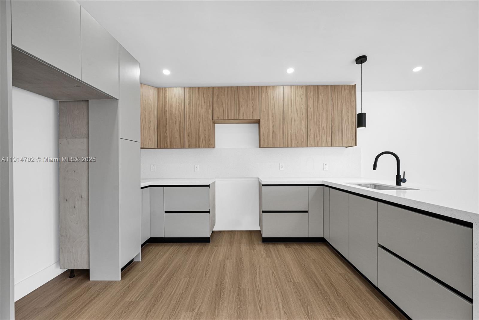 SOUTH MIAMI LAKES - Residential