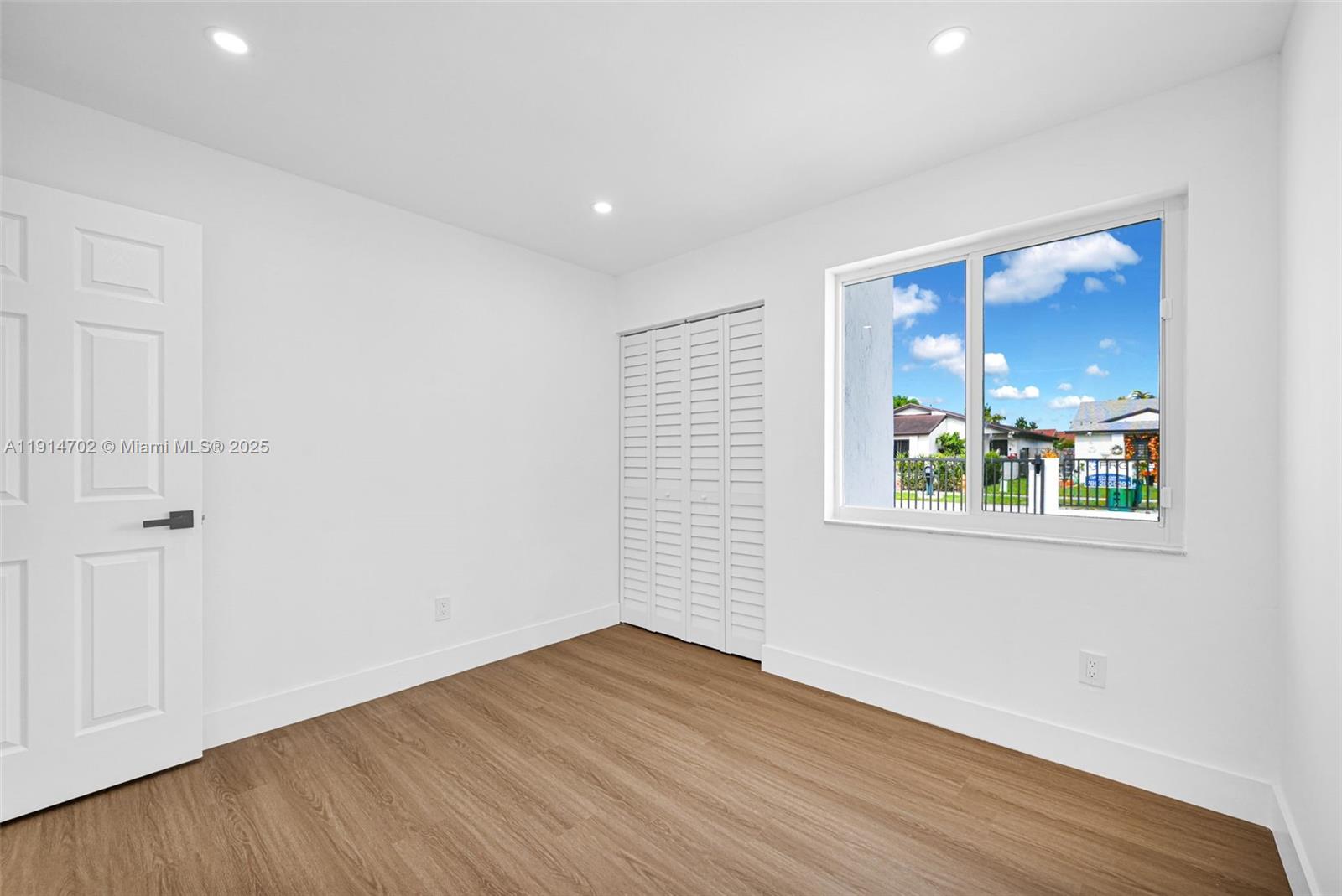 SOUTH MIAMI LAKES - Residential