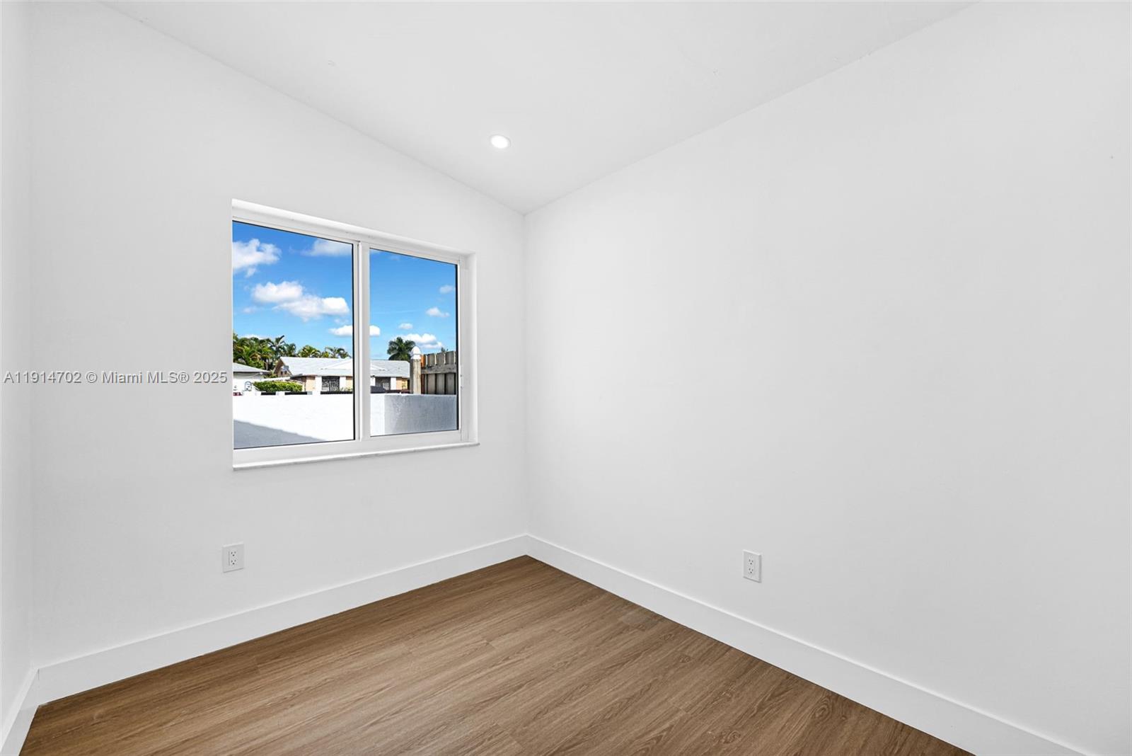 SOUTH MIAMI LAKES - Residential