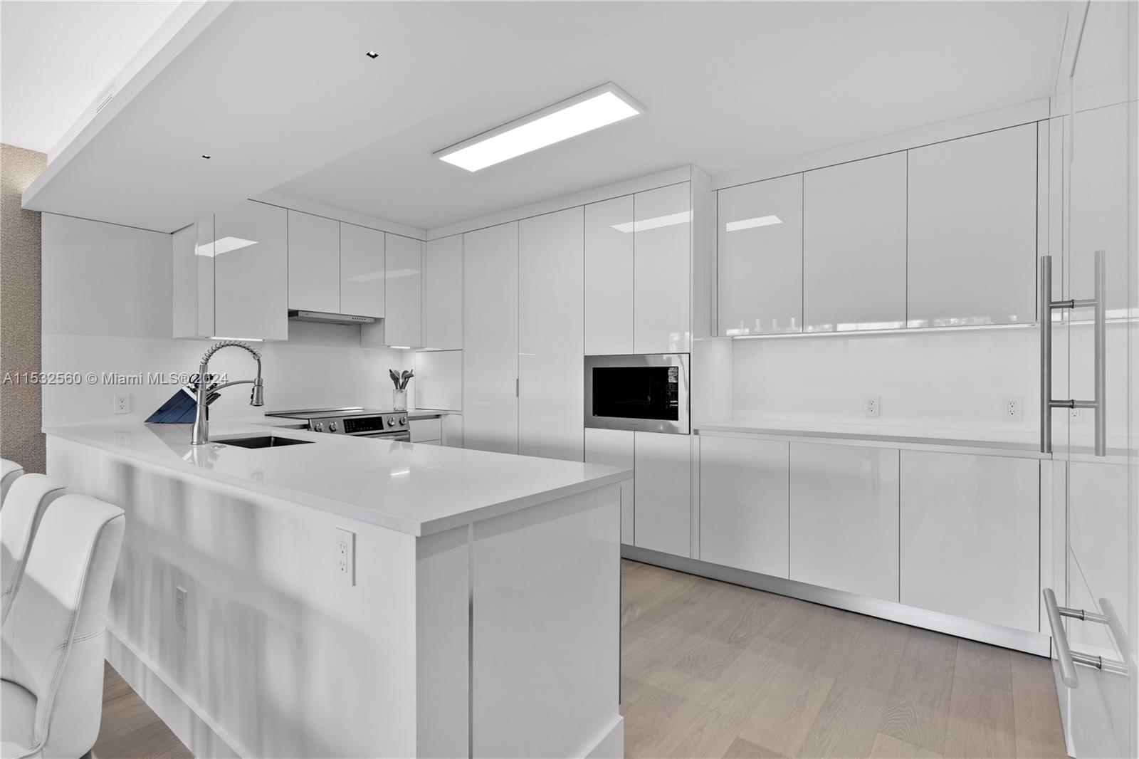 COMMODORE CLUB WEST CONDO - Residential Lease