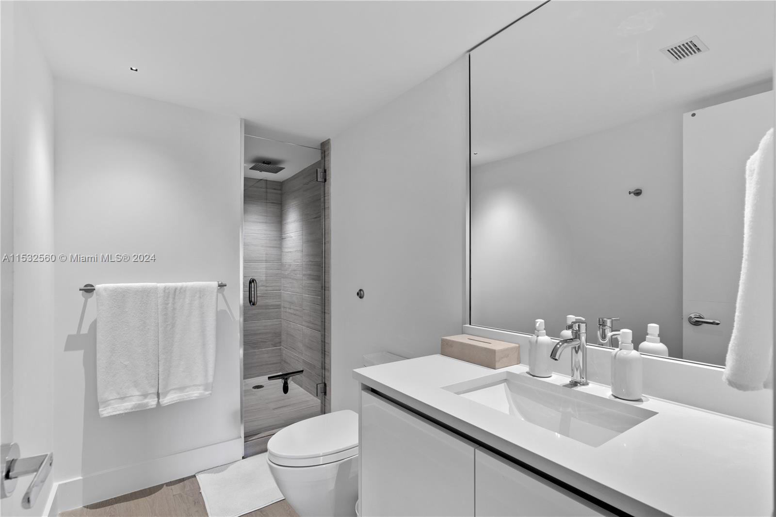 COMMODORE CLUB WEST CONDO - Residential Lease