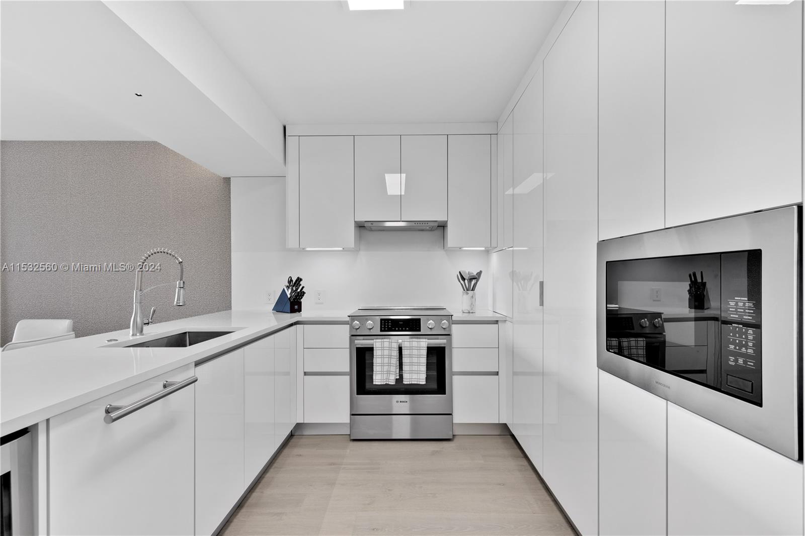 COMMODORE CLUB WEST CONDO - Residential Lease