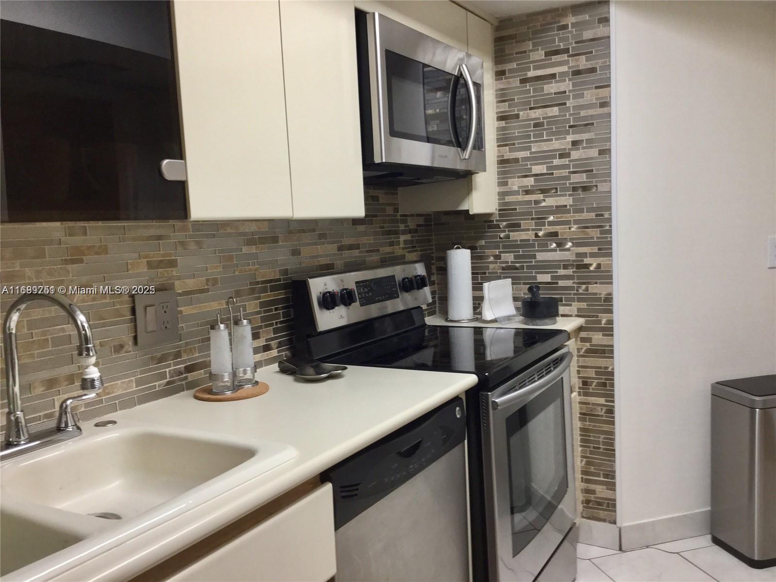 ANCHOR BAY CLUB - Residential Lease