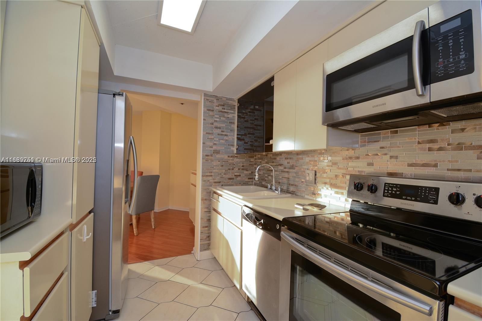 ANCHOR BAY CLUB - Residential Lease