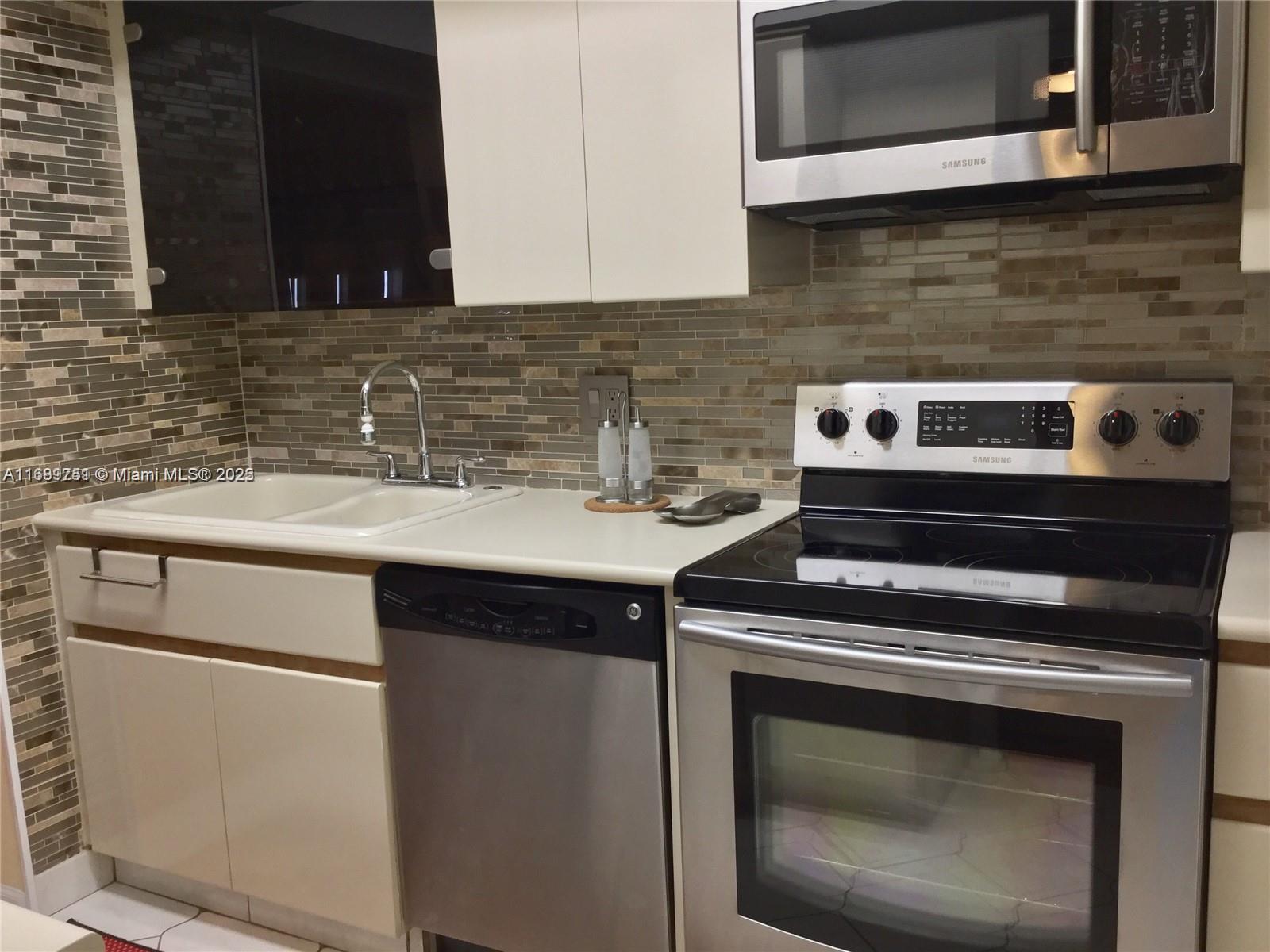 ANCHOR BAY CLUB - Residential Lease