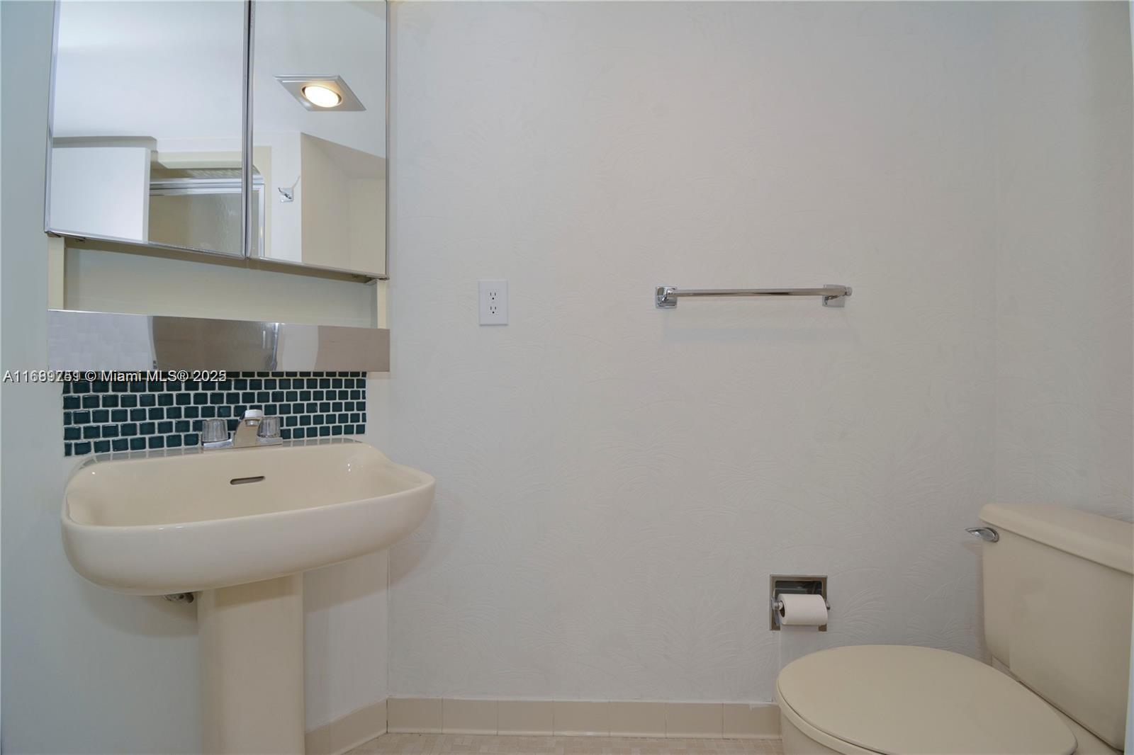 ANCHOR BAY CLUB - Residential Lease