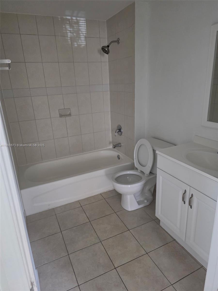 PARADISE POINTE CONDO - Residential Lease