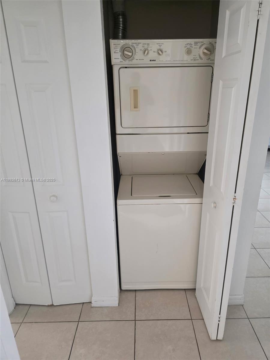 PARADISE POINTE CONDO - Residential Lease