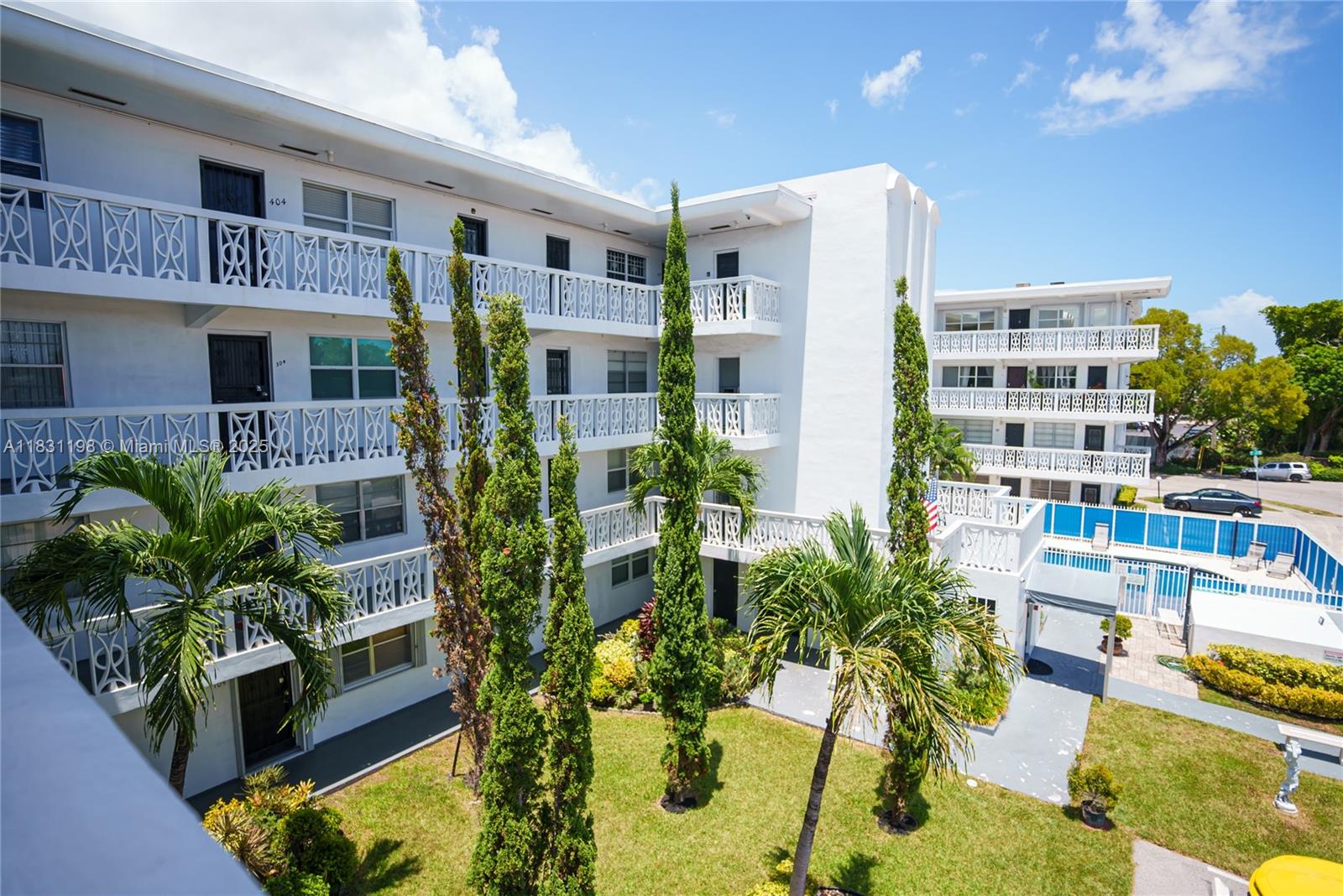 LONGWOOD HOUSE CONDO - Residential