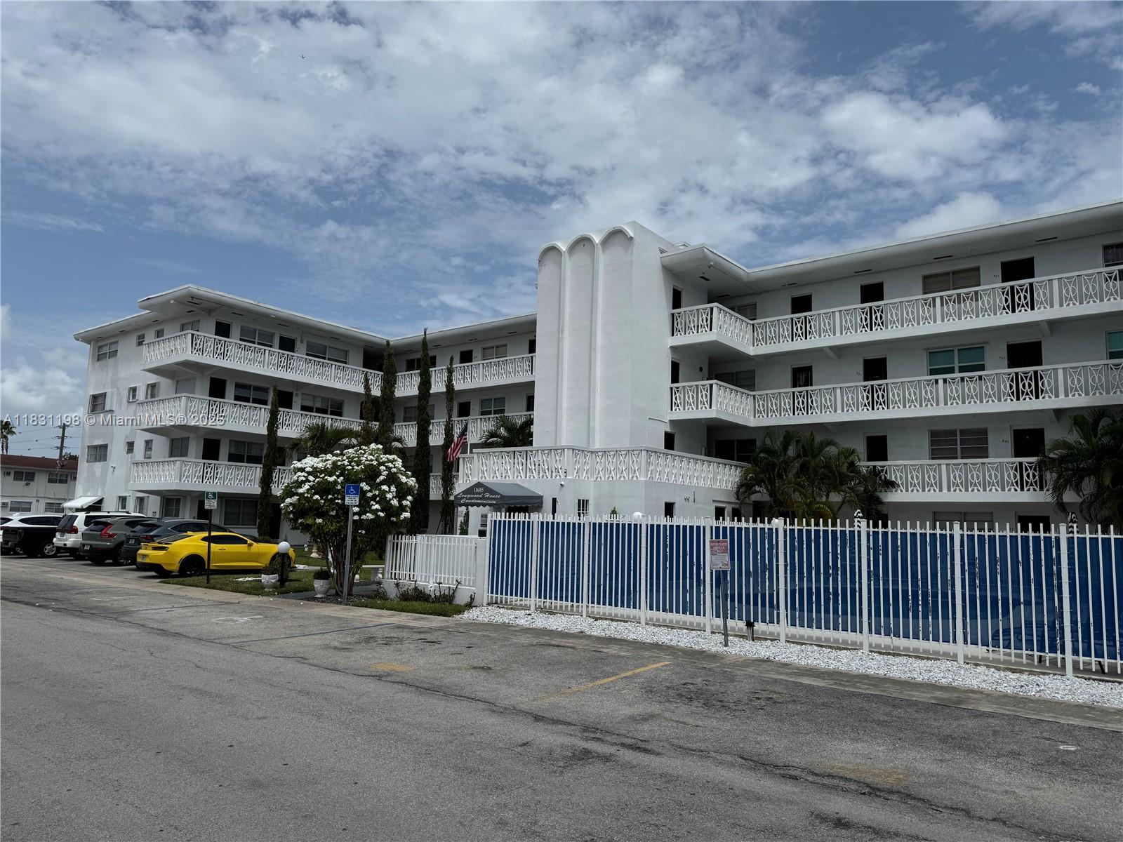 Spacious 2BR/2BA condo east of Biscayne Blvd, just 10 mins from the beach & Bal Harbour Shops. Renovated building w/ 24/7 security, pool, and shared 3rd-floor patio. Family-friendly area near parks & tennis courts.
Note: No rentals allowed until after 5 years of ownership.