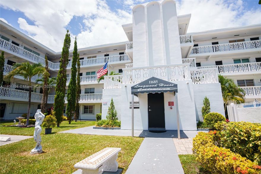 Spacious 2BR/2BA condo east of Biscayne Blvd, just 10 mins from the beach & Bal Harbour Shops. Renovated building w/ 24/7 security, pool, and shared 3rd-floor patio. Family-friendly area near parks & tennis courts.
Note: No rentals allowed until after 5 years of ownership.
CASH ONLY