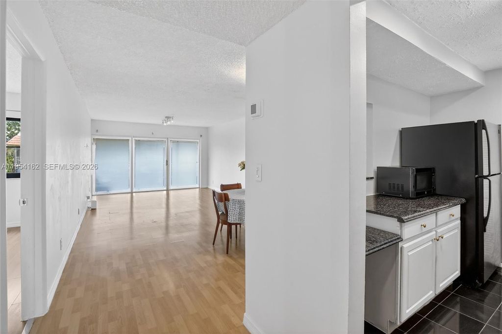 Photo of 200 Lakeview Dr #213, Weston, FL 33326 (MLS # A11954162)