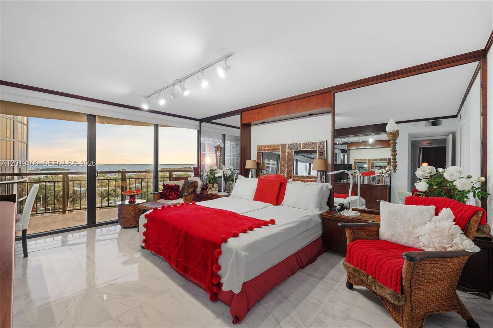 GROVE TOWERS CONDO - Residential