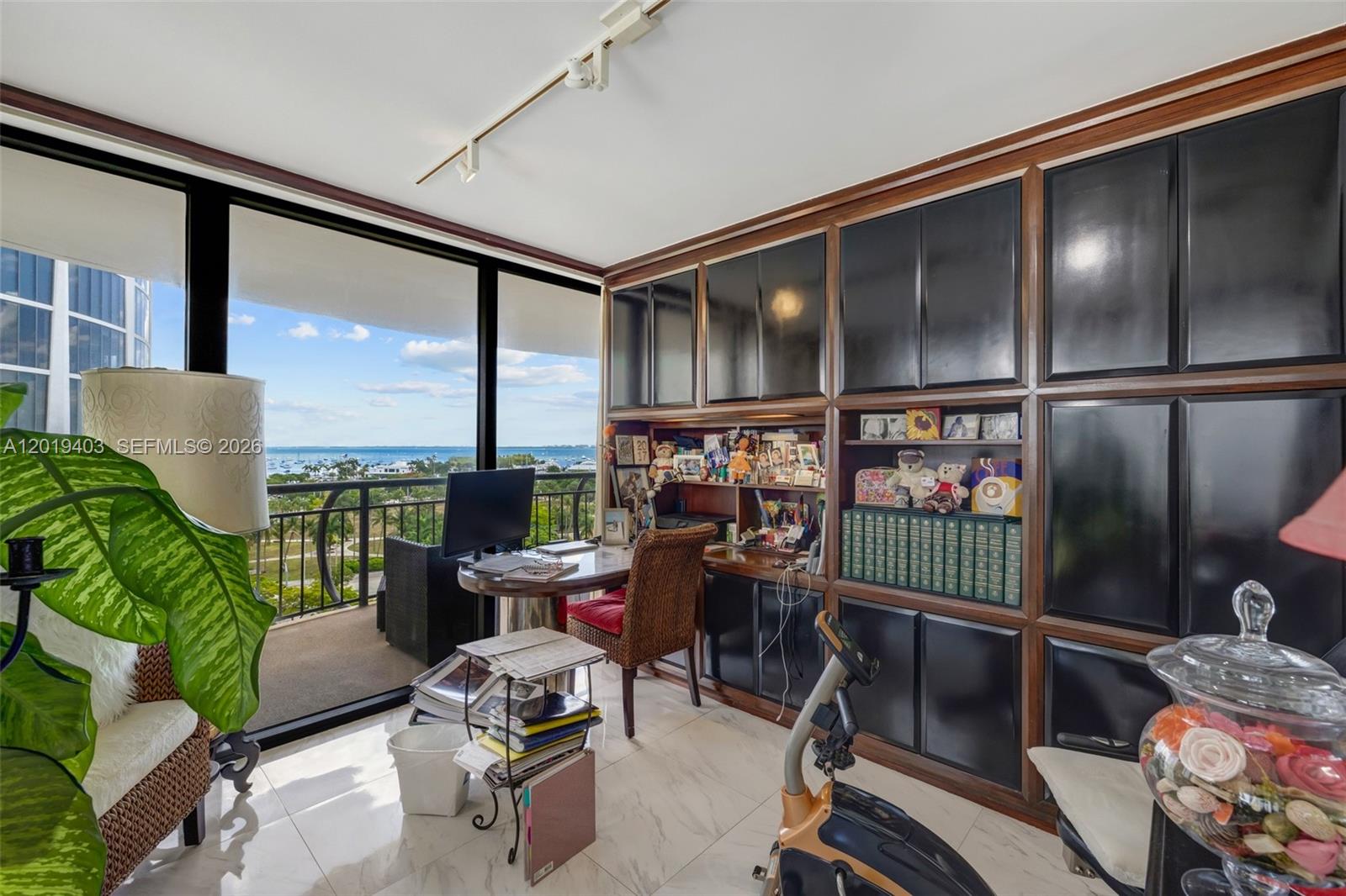 GROVE TOWERS CONDO - Residential