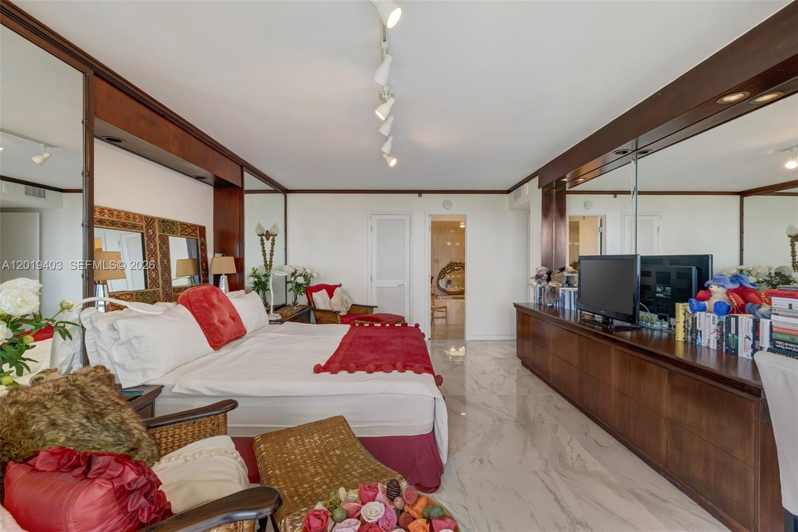 GROVE TOWERS CONDO - Residential