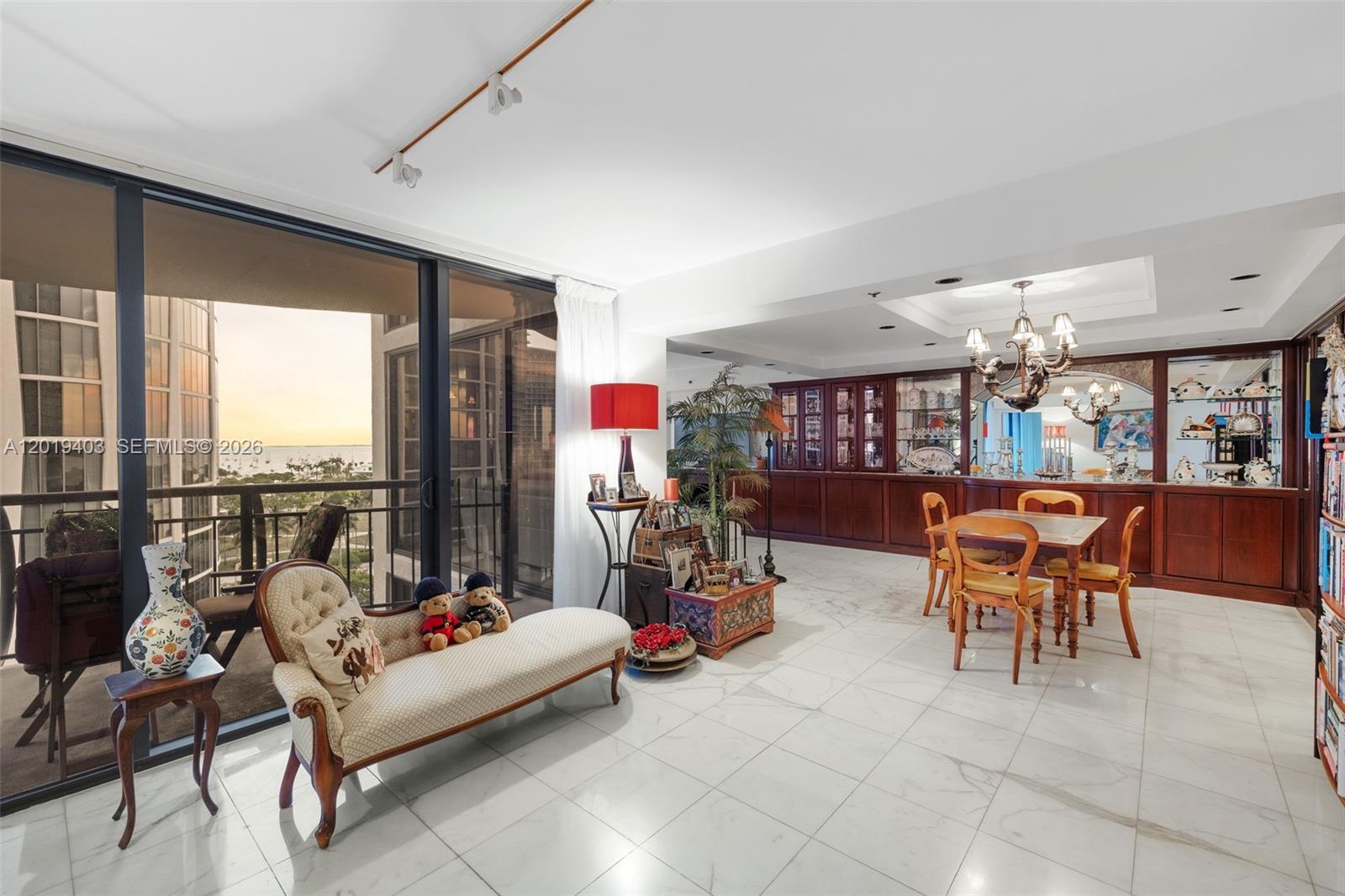 GROVE TOWERS CONDO - Residential