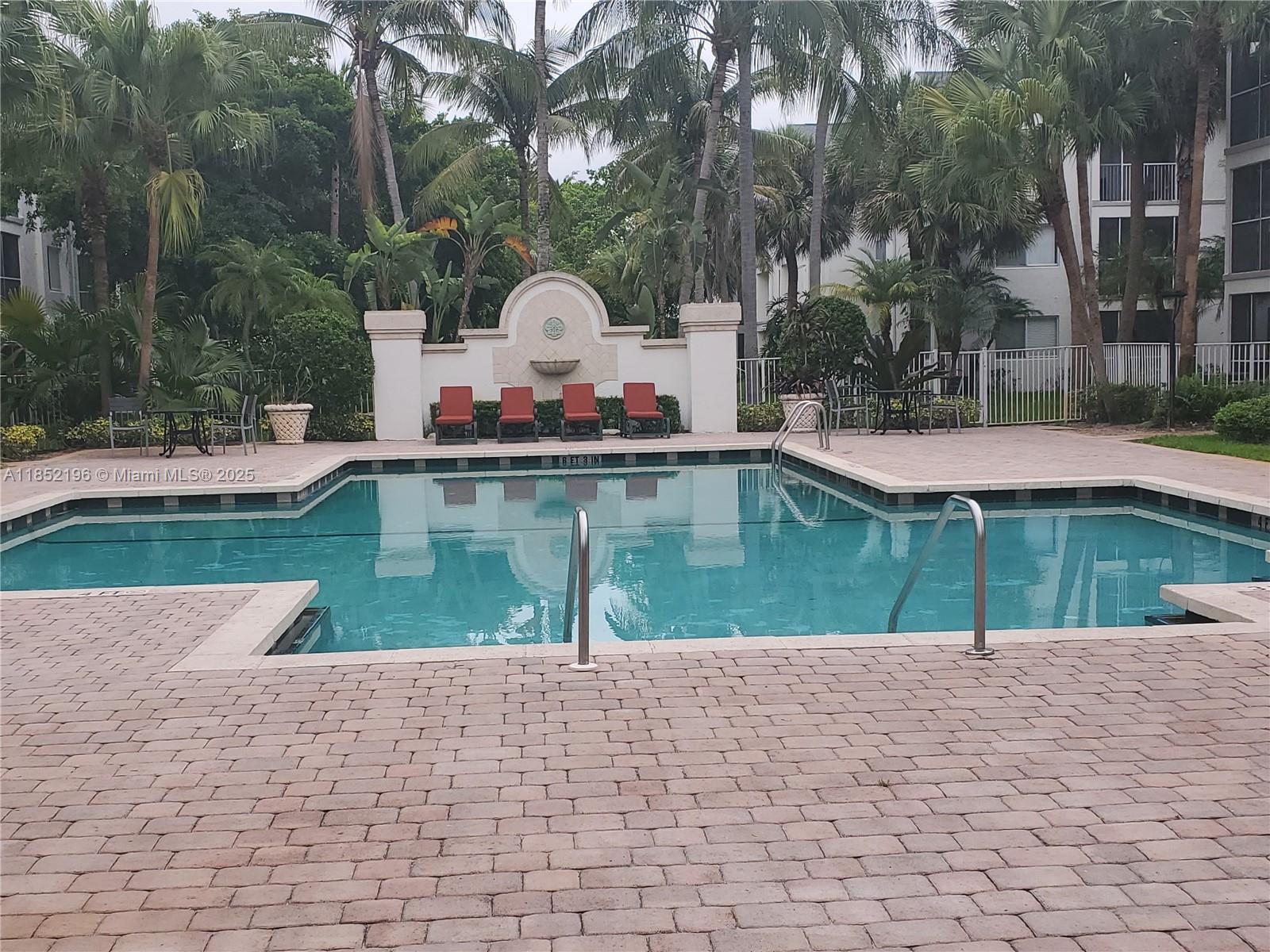 Beautiful first floor unit with terrace, in a Gated community
All appliances are new. Unit was recently painted , with a nice Clubhouse with gym and remodeled community pool.